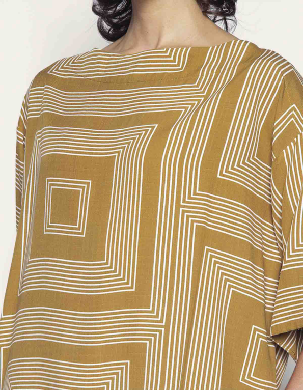 Blusa ampla manga 7/8 Geo curry