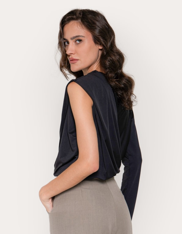 Blusa assimetrica drapeada 