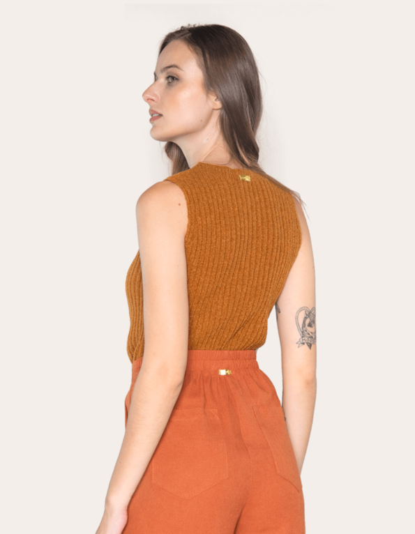 Blusa cavada canelada tricot mousse Caramelo