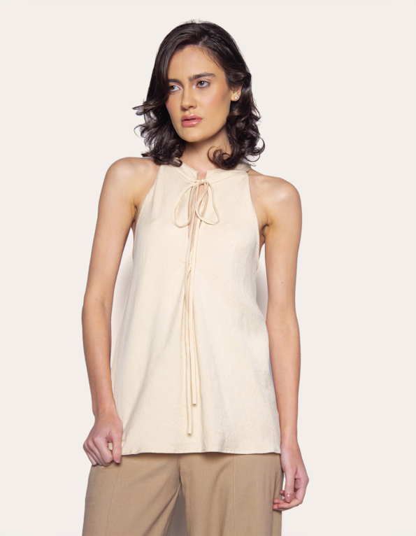 Blusa cavada decote amarracao Bege