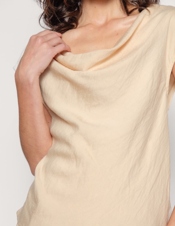 Blusa cavada decote drapeado