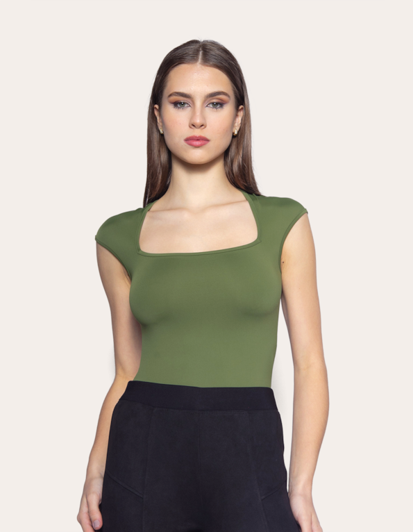 Blusa cavada decote quadrado Oliva