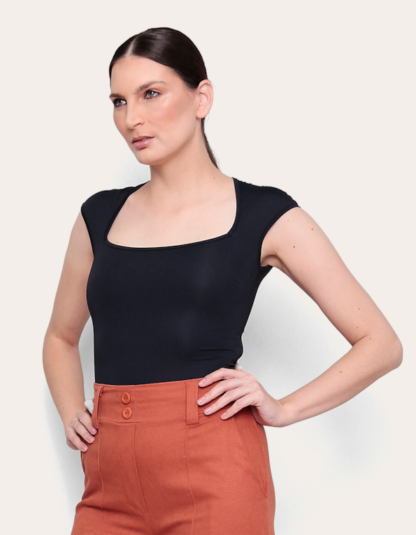 Blusa cavada decote quadrado Preto