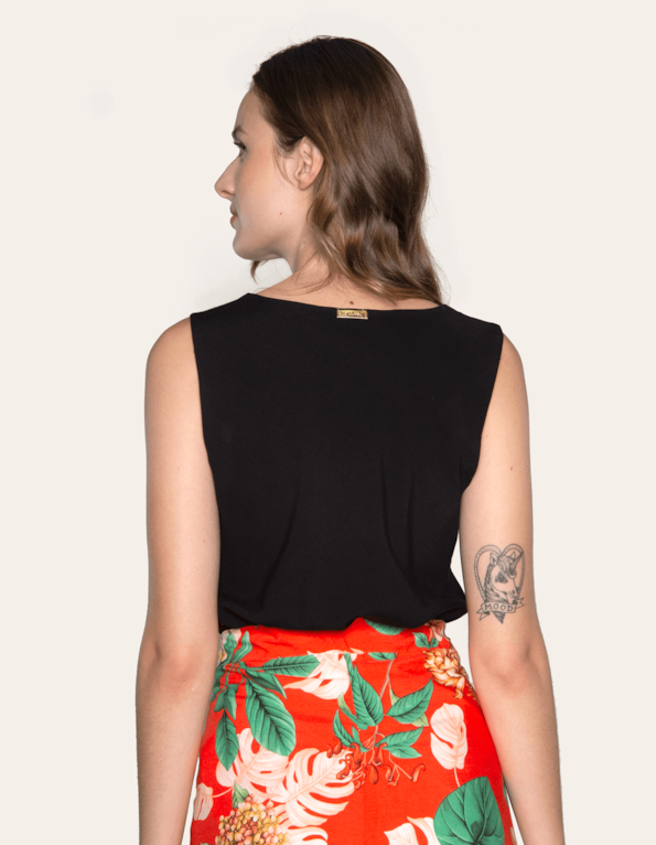 Blusa cavada decote v Preto