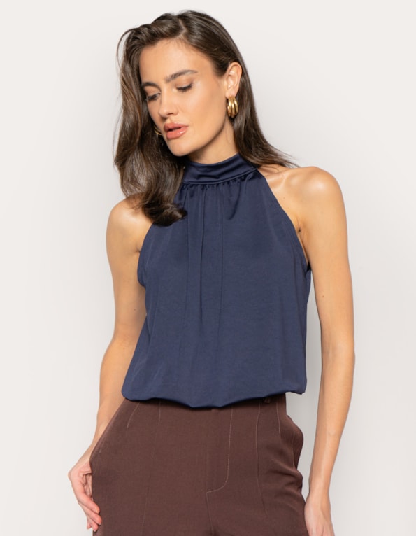 Blusa cavada gola alta