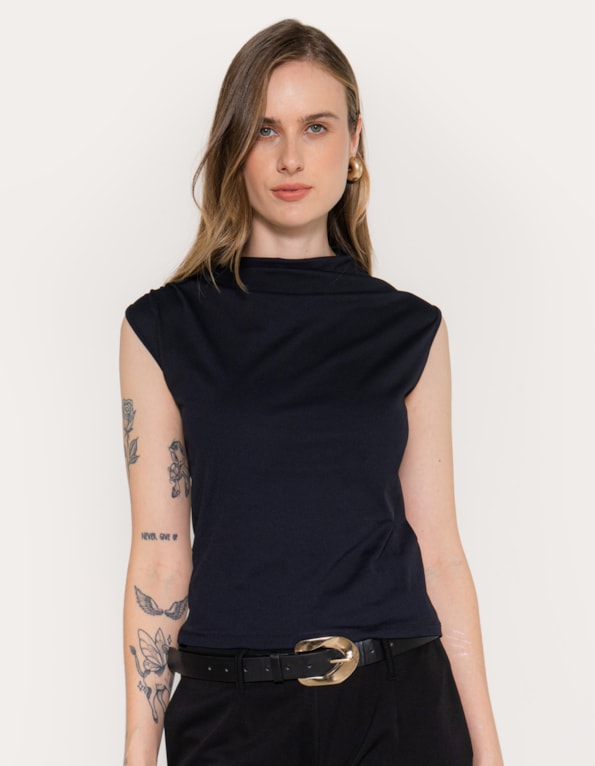 Blusa cavada gola alta canelada