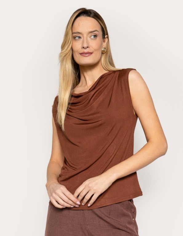 Blusa cavada gola degagê