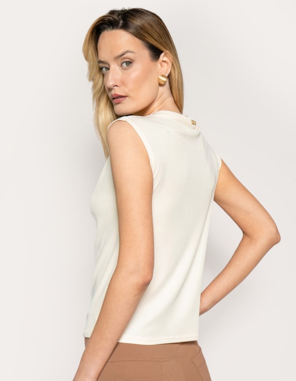 Blusa cavada gola degagê