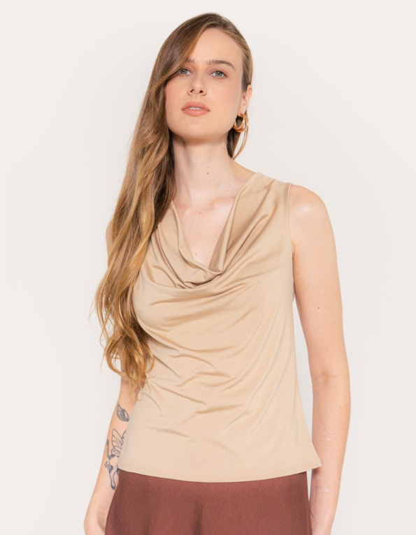 Blusa cavada gola drapeada