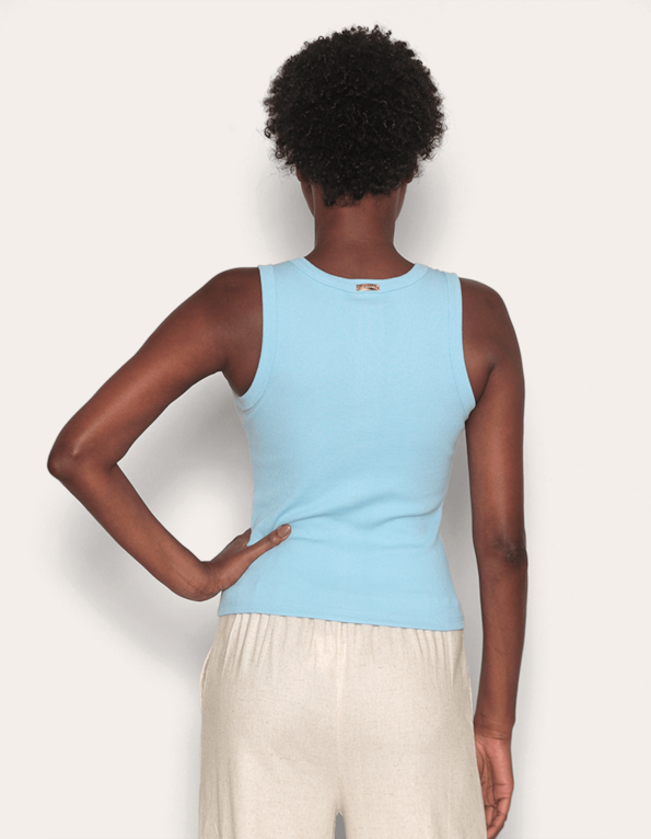 Blusa cavada lisa Baby blue
