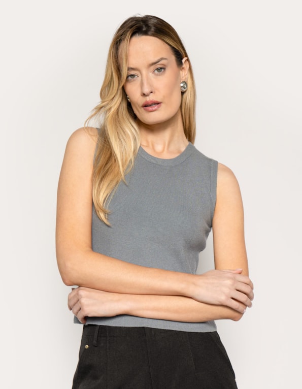 Blusa cavada tricot canelado