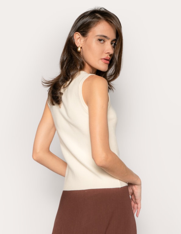 Blusa cavada tricot canelado