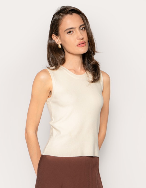 Blusa cavada tricot canelado