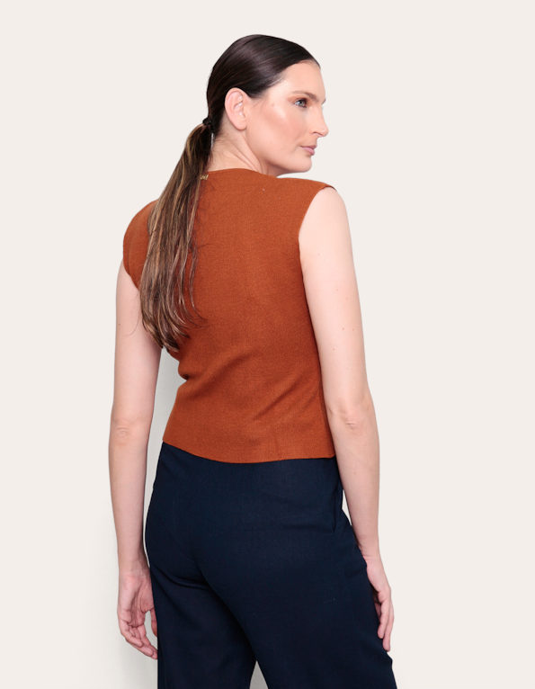 Blusa cavada tricot com botões