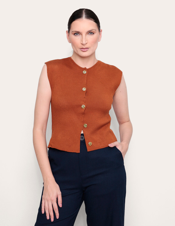 Blusa cavada tricot com botões