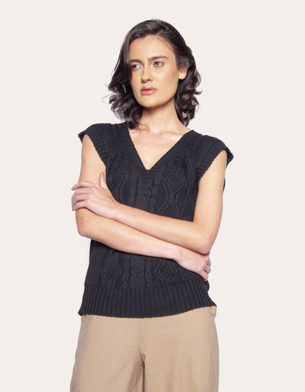 Blusa cavada tricot decote v  Preto