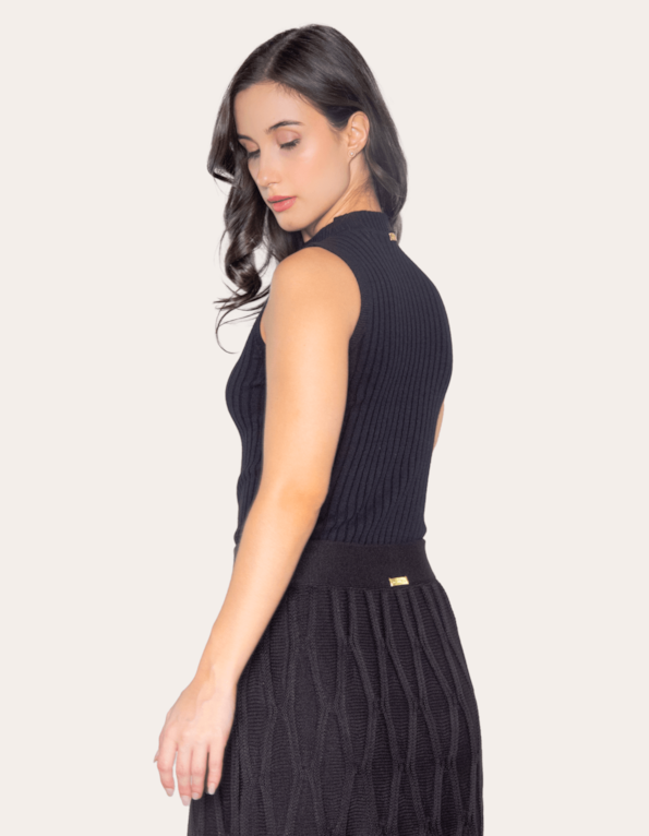 Blusa cavada tricot modal Preto