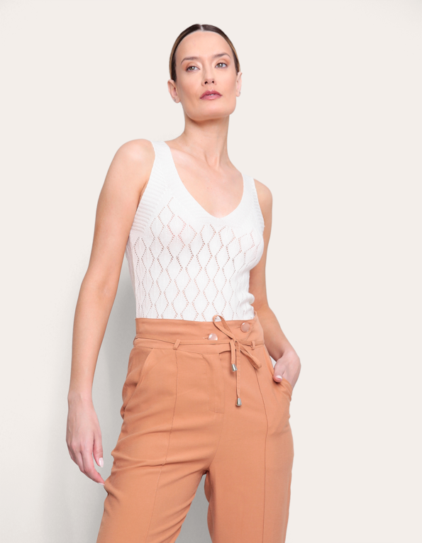 Blusa cavada tricot rendada
