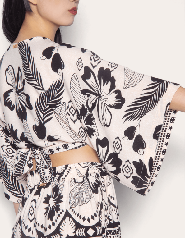 Blusa cropped amarração Trop fl preto