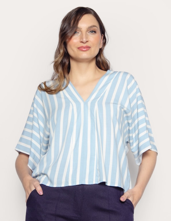 Blusa cropped ampla listrada