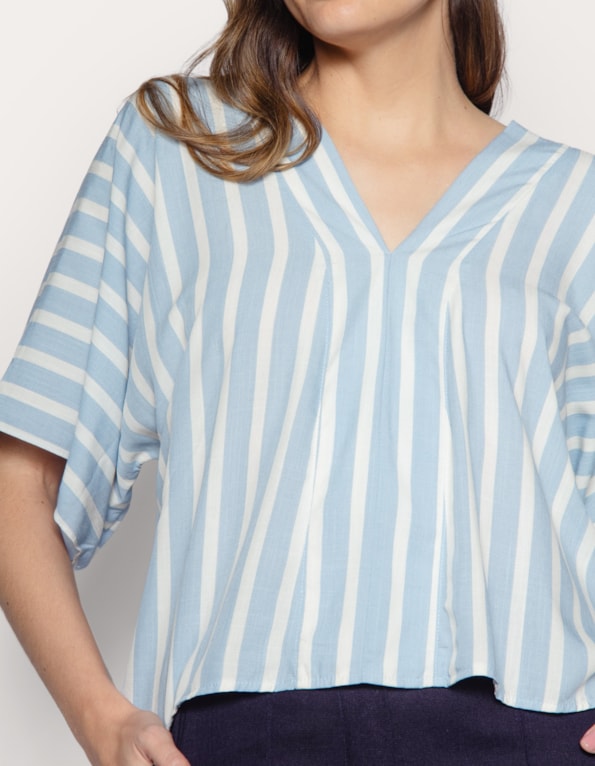 Blusa cropped ampla listrada