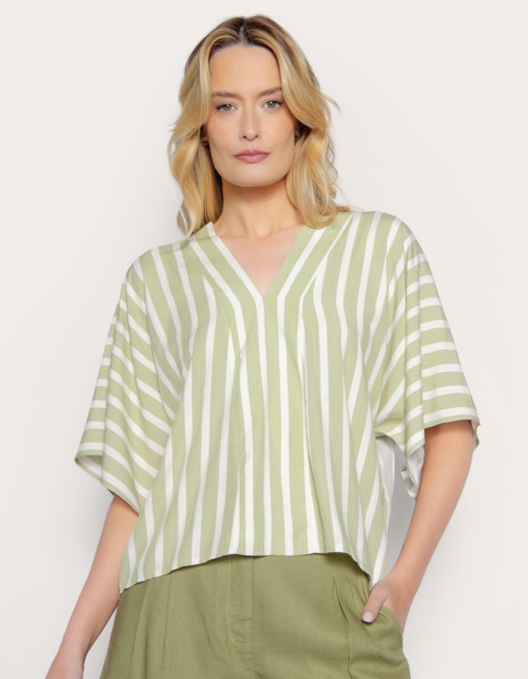 Blusa cropped ampla listrada Verde claro/off white