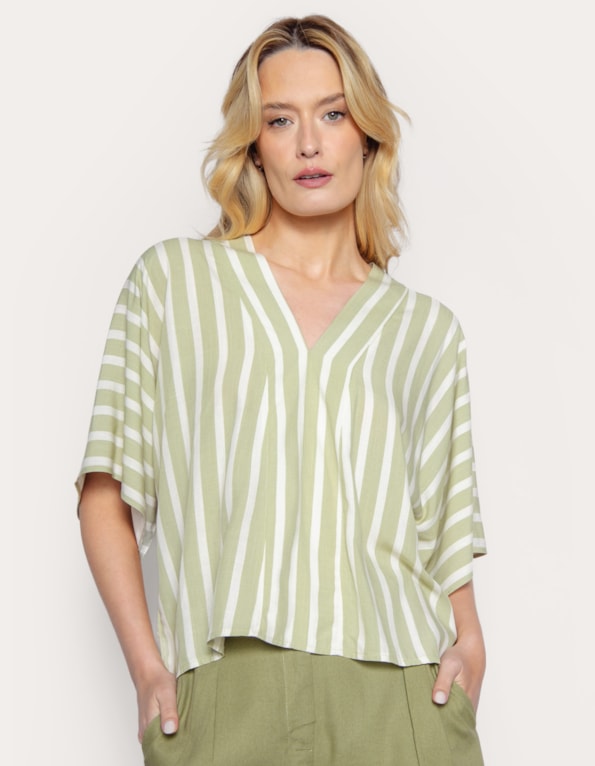 Blusa cropped ampla listrada Verde claro/off white
