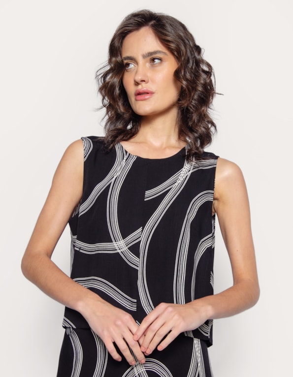 Blusa cropped cavada estampada Preto