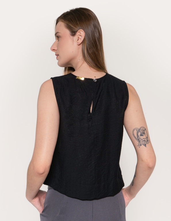 Blusa cropped cavada Preto