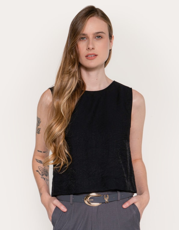 Blusa cropped cavada Preto