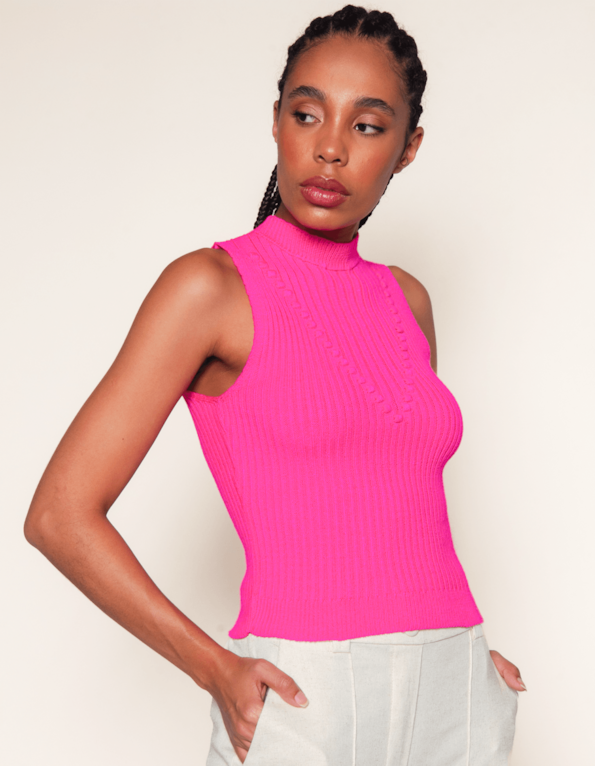 Blusa cropped cavada tricot
