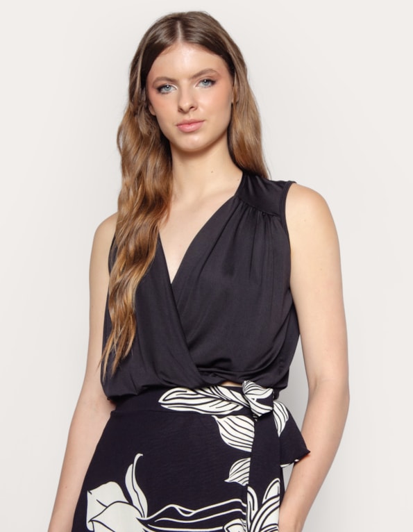 Blusa cropped envelope Preto
