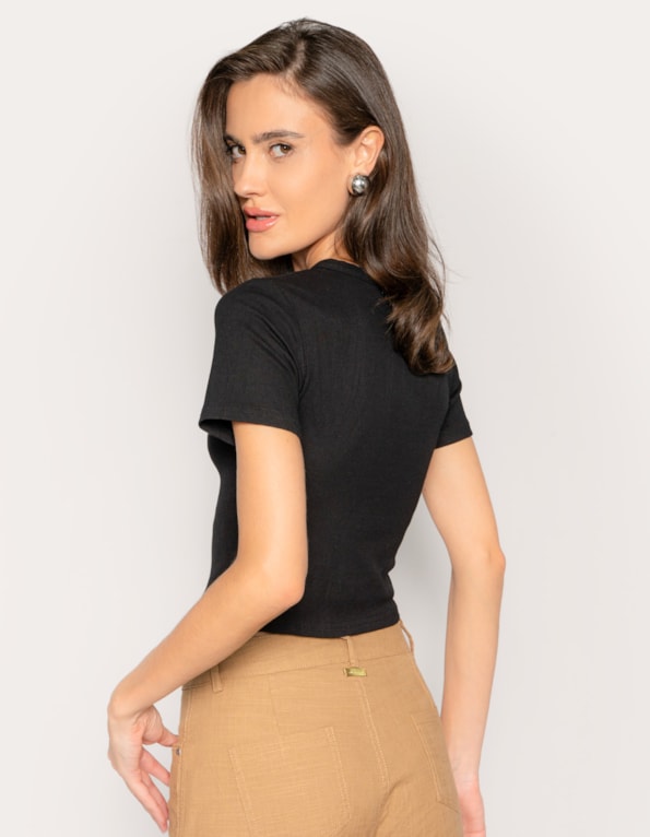 Blusa cropped manga curta canelada