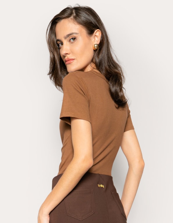 Blusa cropped manga curta canelada