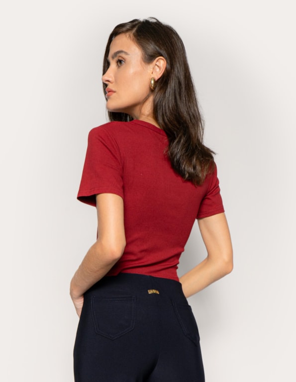 Blusa cropped manga curta canelada