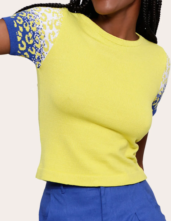 Blusa cropped tricot manga oncinha