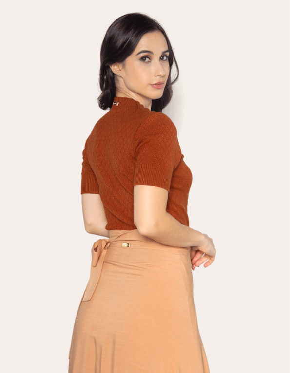 Blusa cropped tricot trança Marrom