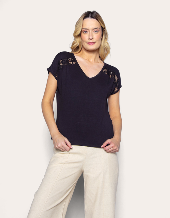 Blusa faixa ombro renda decote v Preto