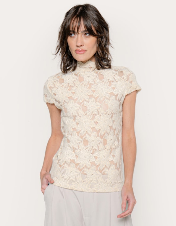 Blusa gola alta renda floral  Bege claro