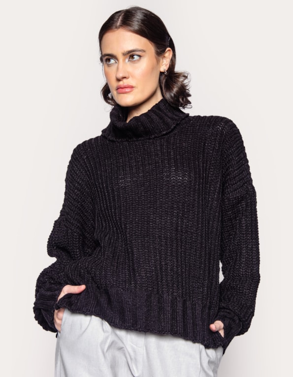 Blusa gola alta tricot abertura lateral Preto
