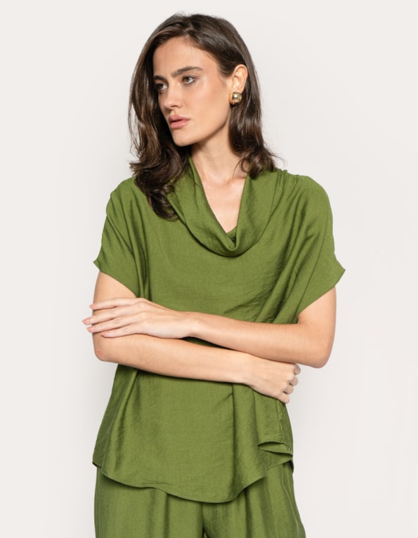 Blusa gola degagê