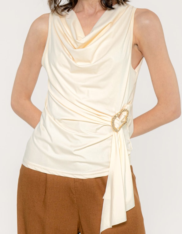 Blusa gola degage fivela lateral Bege claro