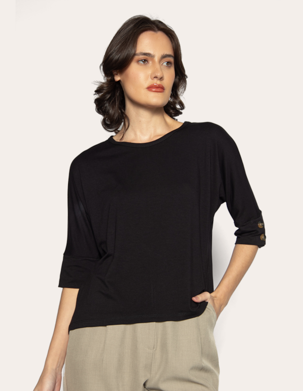 Blusa manga 3/4 punho botão lisa Preto