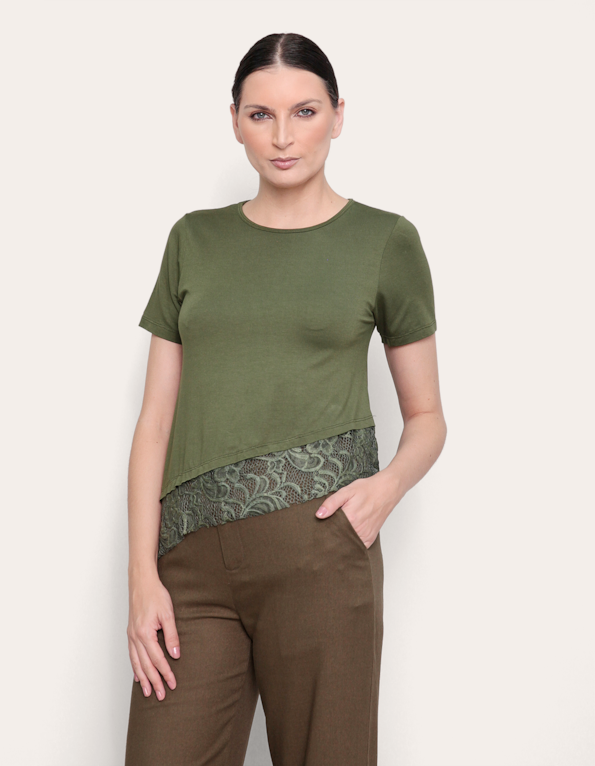 Blusa manga curta barra assimetrica renda Verde militar