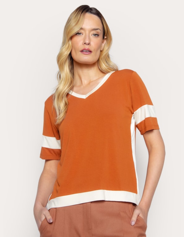Blusa manga curta bicolor decote v Marrom medio/bege claro