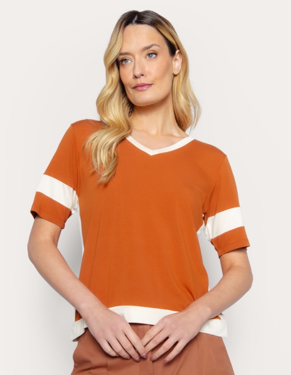 Blusa manga curta bicolor decote v Marrom medio/bege claro