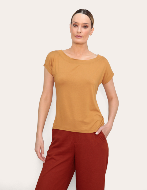 Blusa manga curta canoa Curry