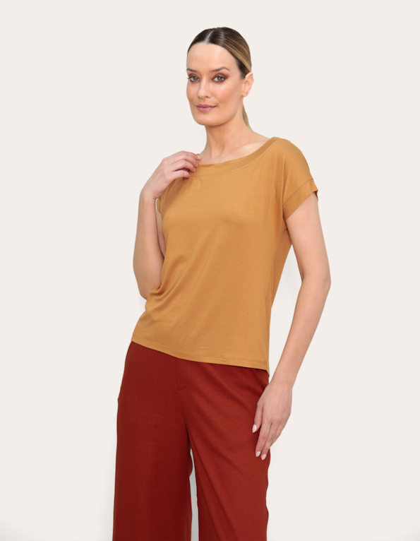 Blusa manga curta canoa Curry