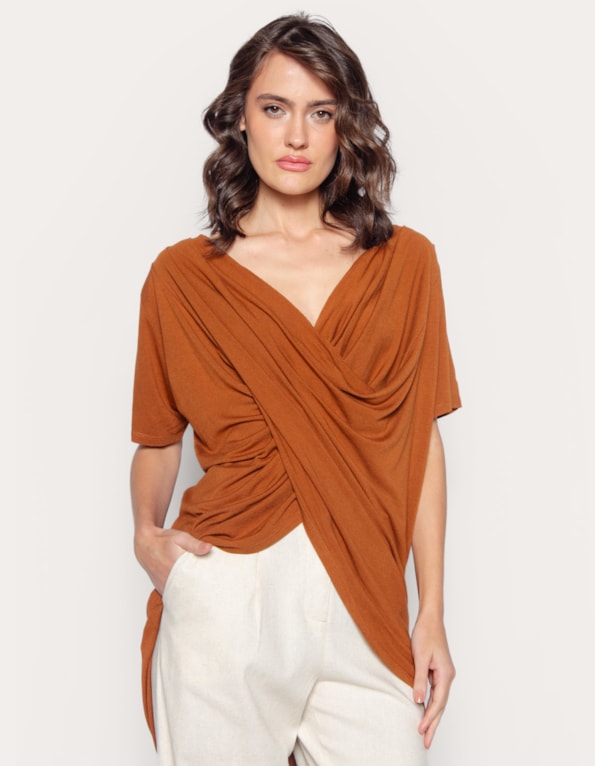 Blusa manga curta decote transpassado Caramelo