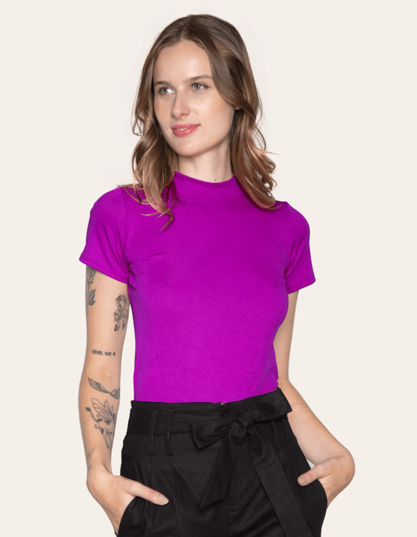 Blusa manga curta gola alta canelada Fucsia